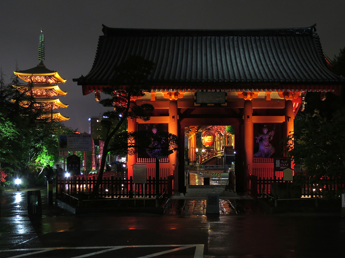 These lovely Tokyo sites light up at night